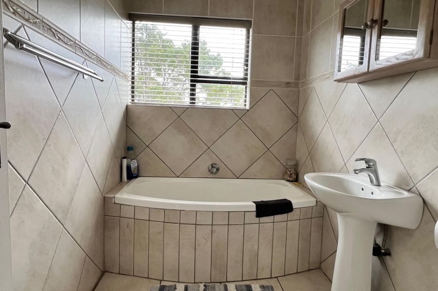 3 Bedroom Property for Sale in Wavecrest Eastern Cape